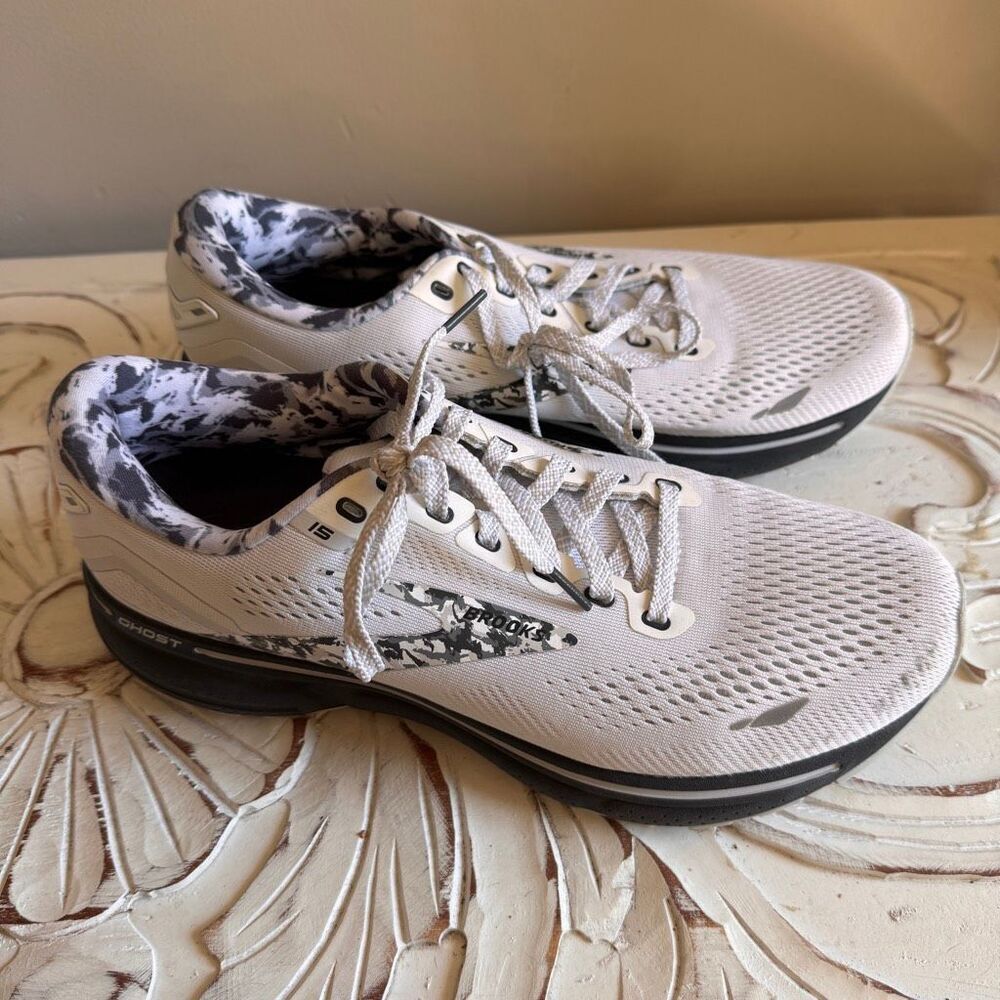 Brooks Ghost 15 running shoes in a white and ebony "White Camo" 9.5
